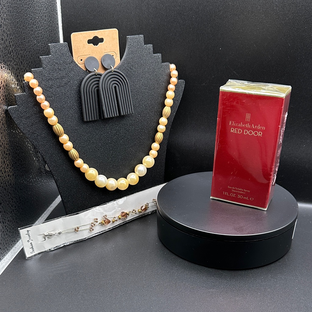 New Elizabeth Arden Red Door Edp With Jewelry Set